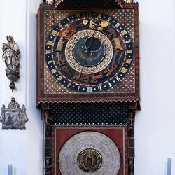 Astronomische Uhr aus dem 15. Jhrd. in der Kirche