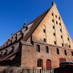 Große Mühle, einst Getreidespeicher für 200 t gemahlenes Korn tägl. mit 18 Mühlrädern