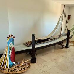 Der Überlieferung nach paddelte der Papst mit diesem Kanu auf dem See.