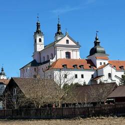 Fast schon majestätisch thront das Kloster auf einer Anhöhe.