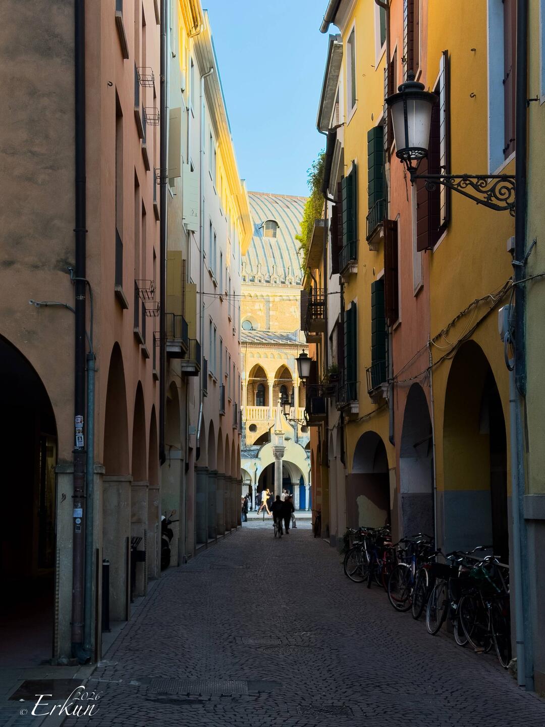 Heading towards the Centro — Padova, Italy.