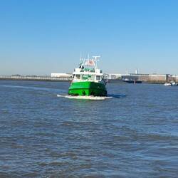 Diese Fähre bringt uns nach Finkenwerder