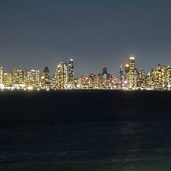 Skyline bei Nacht