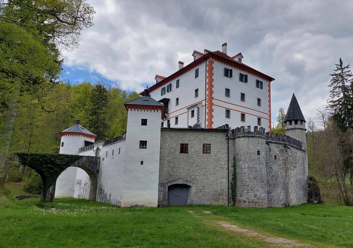 Grad Snežnik