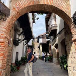 Arco de Sevilla. Man schloss das Tor, um den vielen Pilgern Herr zu werden.