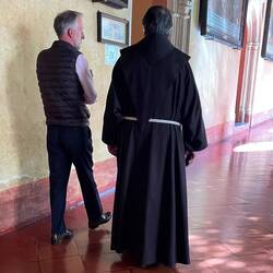 Es leben weniger als 10 Franziskaner-Mönche im Kloster.
