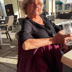 An der Plaza Sta.Maria ein Bier zum Sonnenuntergang mit Blick zur Kathedrale