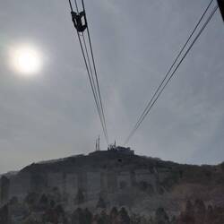 Mit der Seilbahn auf Berg Hakodate.