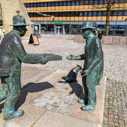 Tauschhandel vor der Feskekork (Fischkirche)