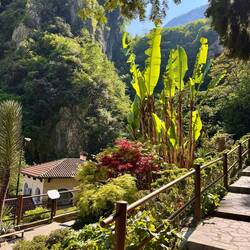die terrassierten Gärten an den Cascate del Varone