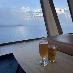 Prêts pour le départ d'Islande. Santé à toi envoûtante Islande ! Et santé à vous ! Et santé à nous !