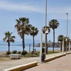 Breite Wege für Fussgängeg und Velofahrer