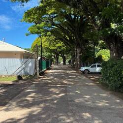 die Dorf Hauptstraße