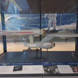 ... weil nur eine Seite fertig gemalt war, die in Flugrichtung rechte Seite.