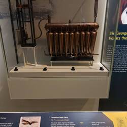 Ältester üblerbender Dampfflugzeugmotor.