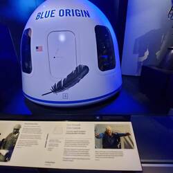 Kapsel mit der zahlende Privatpersonen ins All geschossen wurden.