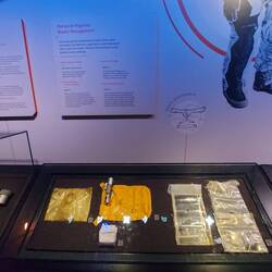 AA und Pipi Bags für frühe Astronauten.