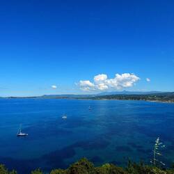 Echt ne coole Bucht. Aber zugebaut mit Hotels ect ...