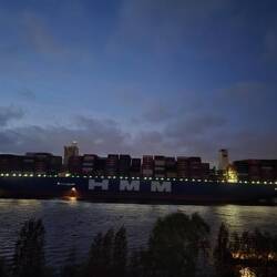 Die Schiffe in det Nacht von meinem Hotelzimmer aus