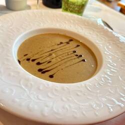 Steinpilz-Crèmesuppe mit Kürbisöl - Baravykų kreminė sriuba