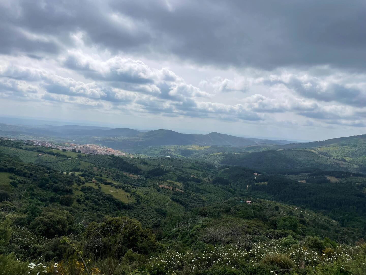 Ein letzter Blick auf Guadalupe, bevor es in die Berge geht.