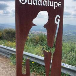 Man sieht durch ... hinab nach Guadalupe.