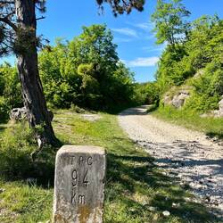 Le balayage kilométrique de l'ancienne ligne est toujours en place