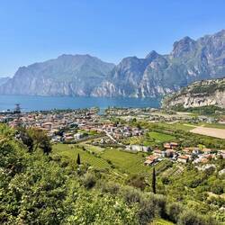 ein wundervoller Ausblick von der Festung in Nago auf den nördlichen Gardasee