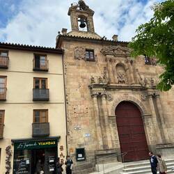 Ett storkbo i gamla stan i Salamanca