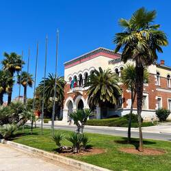 Belles villas sur le port de Poreč