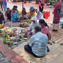 Ritueel aan de Po Nagar Cham Torens