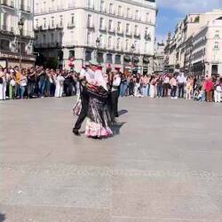 Tanzgruppe, die am 15.5. (San Isidro, Schutzpatron von Madrid) auftreten. Sie üben schon mal!