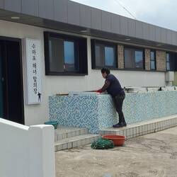 Der Fang kommt in Wasserbecken