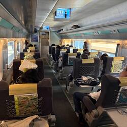 Schon vor drei Monaten war in der 2. Klasse alles ausgebucht, deshalb fuhr ich heute 1. Klasse.