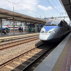 Der KTX-Schnellzug in Südkorea ist ein prima Transportmittel.