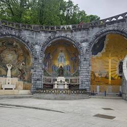 An der Basilika