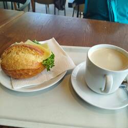 Ein Café gab es auf dem Weg - hab's gefunden