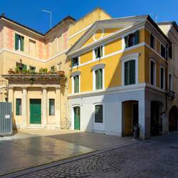 Charming streetscape on Via Porciglia — Padova, Italy.