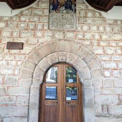 Nebeneingang der Kirche