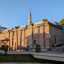 Die Moschee mit der Sonnenuhr