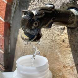 Trinkwasser Brunnen in den Bergen 💦