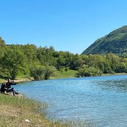 ..und dann gibt's zum Glück auch solche wie diesen netten Fischer.Er genießt die Natur auch so gerne