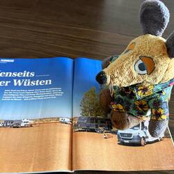 Maus freut sich schon und hält Ausschau nach interessanten Stellen