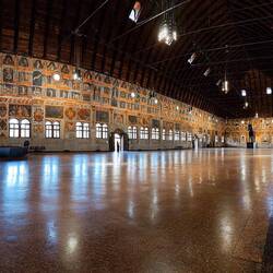 Il Salone @ Palazzo della Ragione (a distorted pano to show the massive size of the hall).