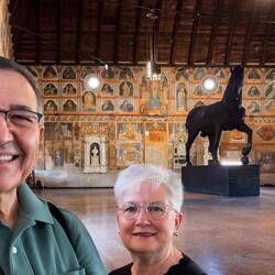 Behind us is a copy of Donatello's bronze horse statue ... Il Salone @ Palazzo della Ragione.