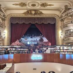 Buchhandlung in einem ehemaligen Theater