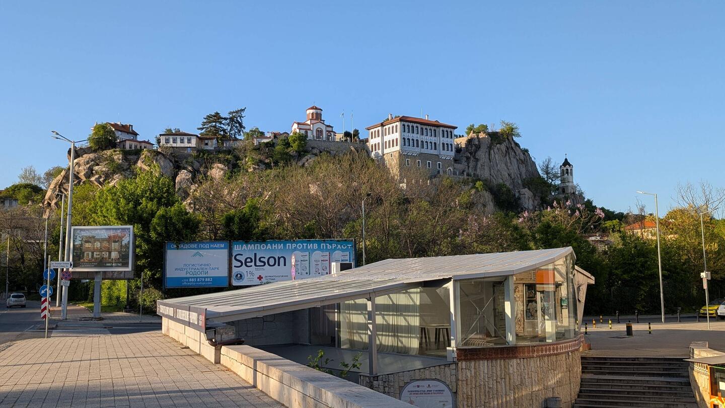 Da oben ist die Altstadt.