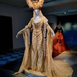 Wanderausstellung mit phantasievollen Kostümen aus der Filmwelt!