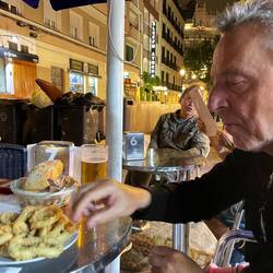 Martin hat Hunger: Die besten und frischesten Calamares gibt's im "El Brillante" (Atocha-Bahnhof).
