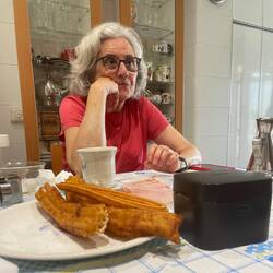 Isabel hat extra für Regine ihre geliebten Churros gekauft.